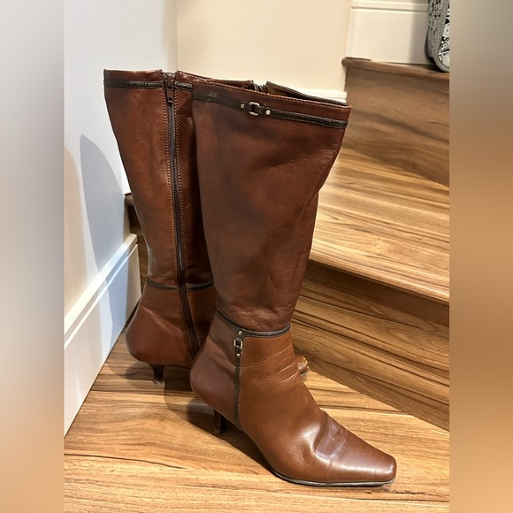 Liz Claiborne beautiful brown square boots perfect for Spring and fall. - Picture 2 of 5